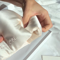Unboxing video of the Dore and Rose Luxury Soft Silk Sleeping Eye Mask in the color Champagne Beige