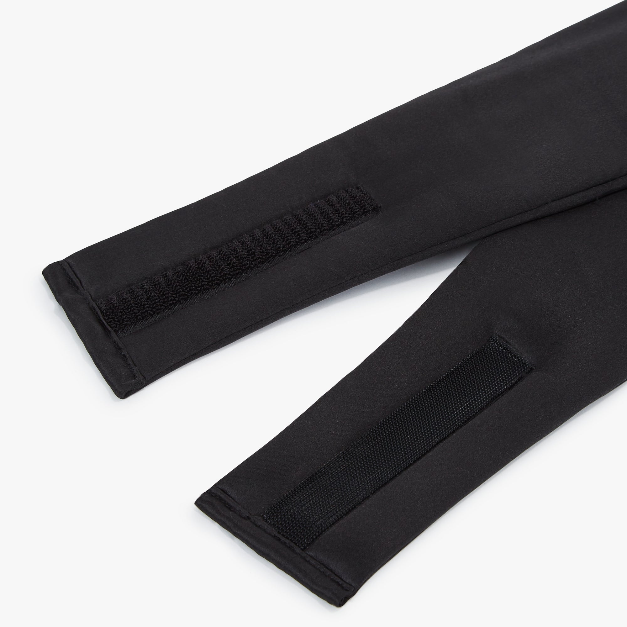 High quality Velcro attachment of the Dore and Rose Deep Sleep Eye Mask in the color Black