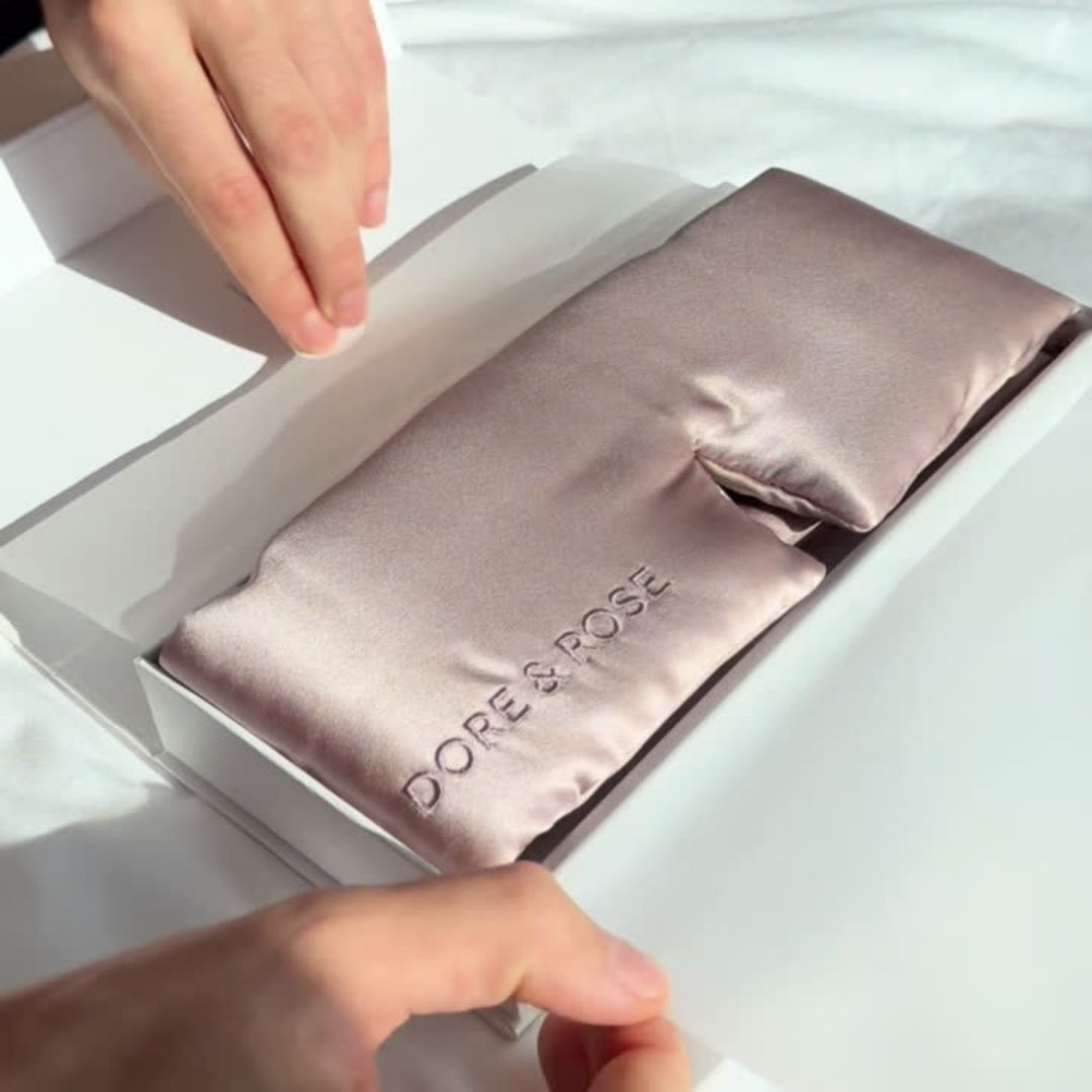 Unboxing video of the Dore and Rose Luxury Soft Silk Sleeping Eye Mask in the color Rose Pink