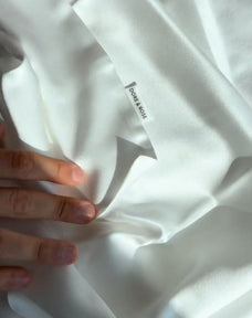 Unboxing video of the Dore and Rose Luxury Soft Silk Pillowcase  in the color White
